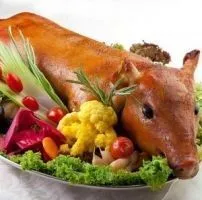 Молочный поросенок с белыми грибами и гречкой